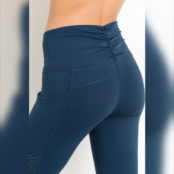 Shirred Leggings with Perforated Mesh Panels - Picture 5 of 5